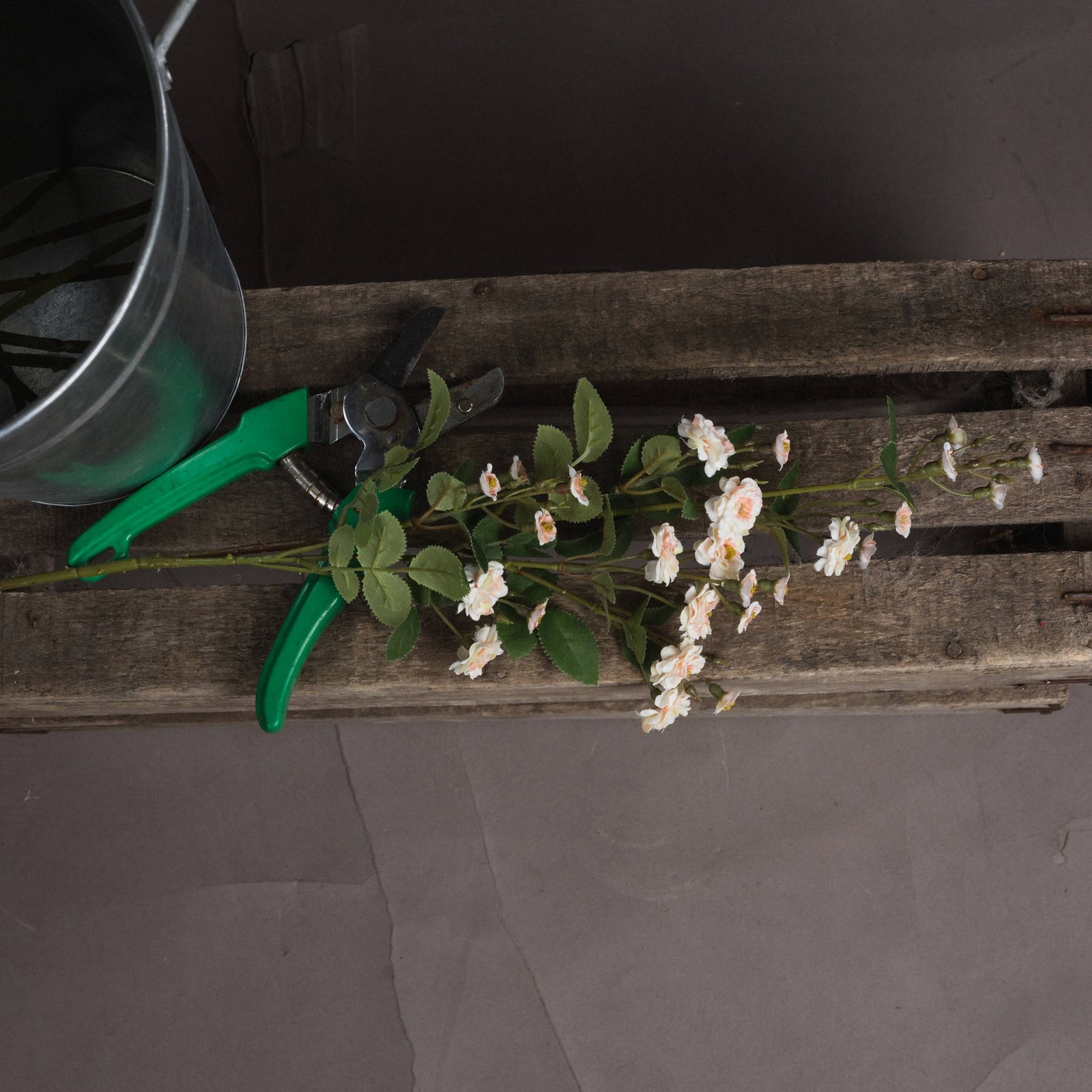Meadow Cream Rose Spray - Image 2