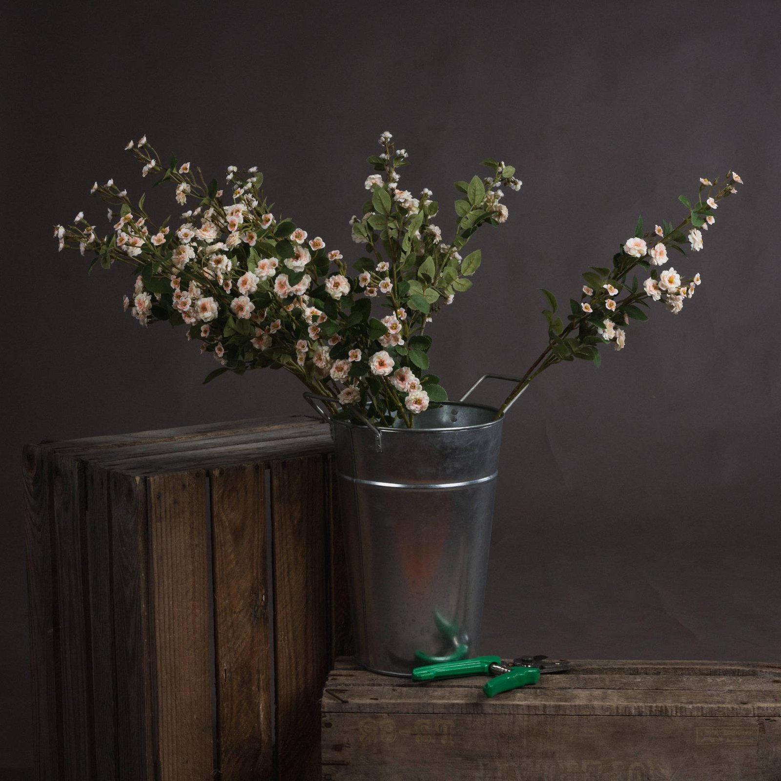 cream artificial rose spray